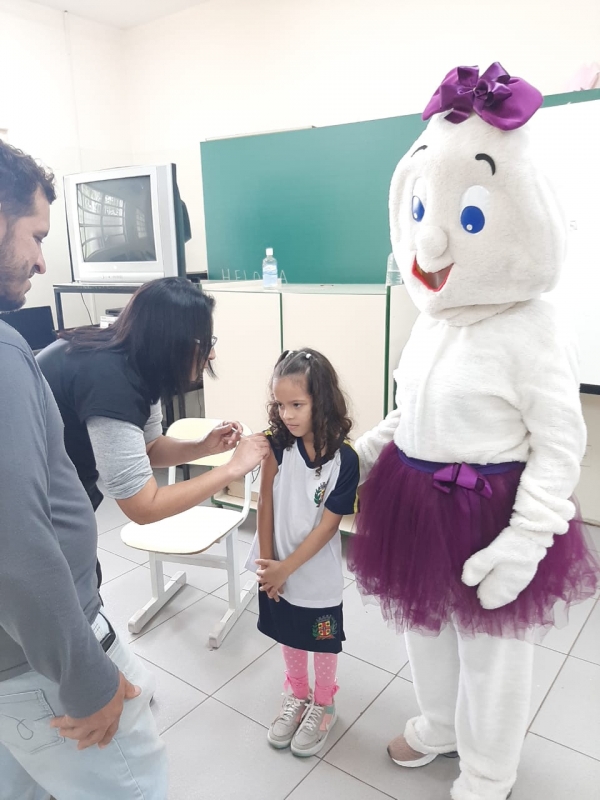 Galeria fotos-vacinacao-na-escola-leontina-de-oliveira