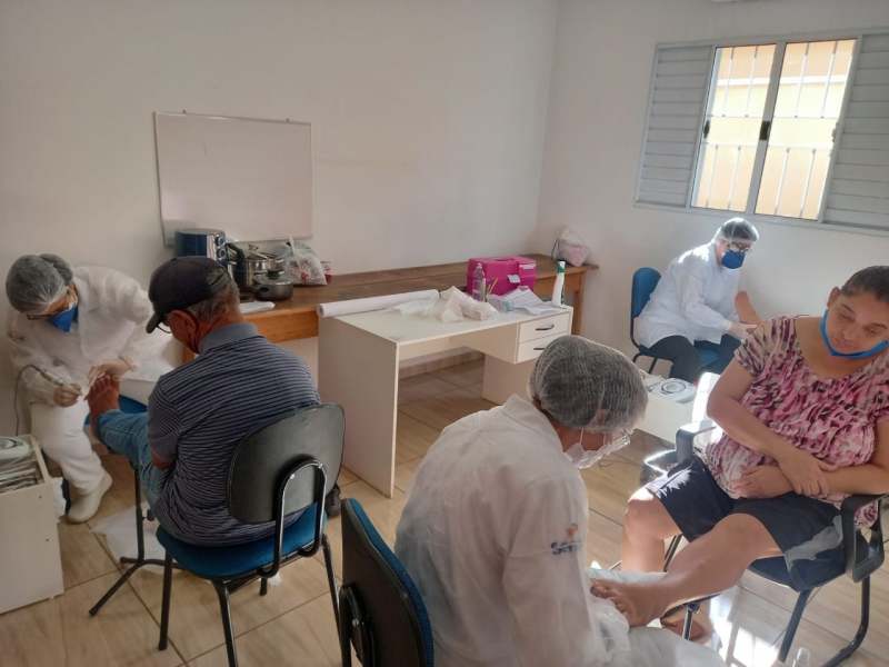 Galeria fotos-do-atendimento-dos-estagiario-de-podologia-no-caps