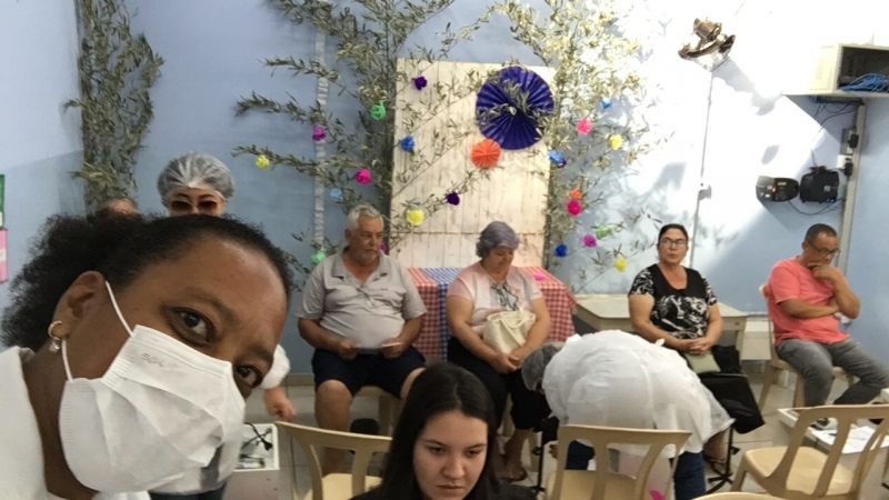 Galeria foto-estagiarias-de-podologia-atende-no-centro-odonto