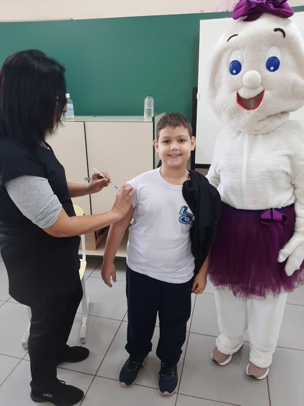 Noticia vacinacao-na-escola-leontina-de-oliveira